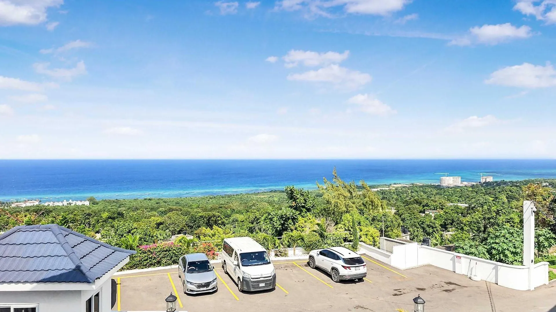Hospitality Expert Bts 10Br Pool Beach Montego Bay Villa