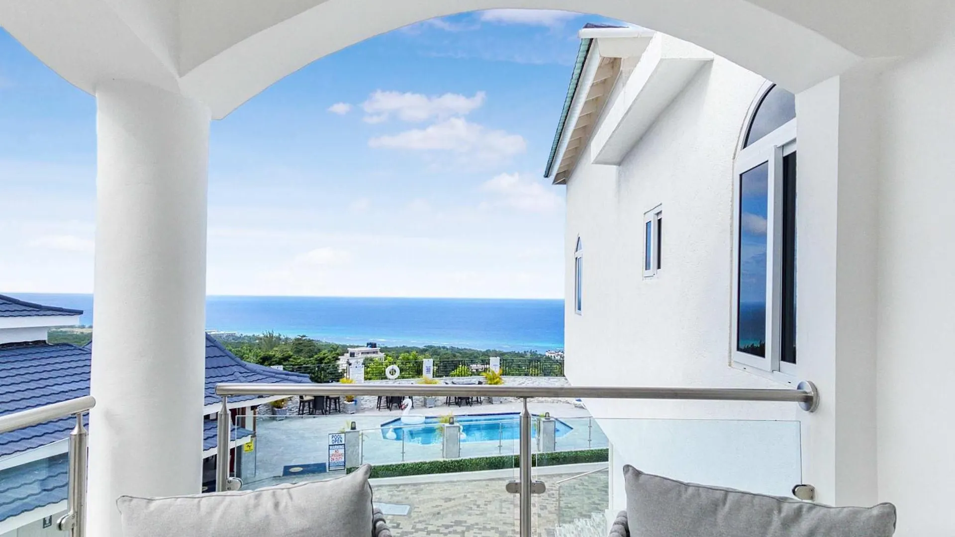 Villa Hospitality Expert Bts 10Br Pool Beach Montego Bay
