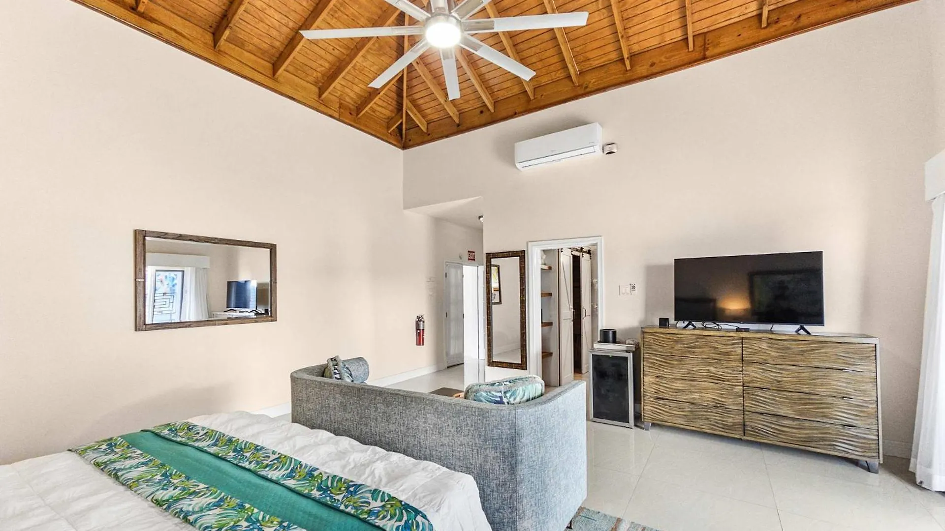 Hospitality Expert Bts 10Br Pool Beach Montego Bay Villa