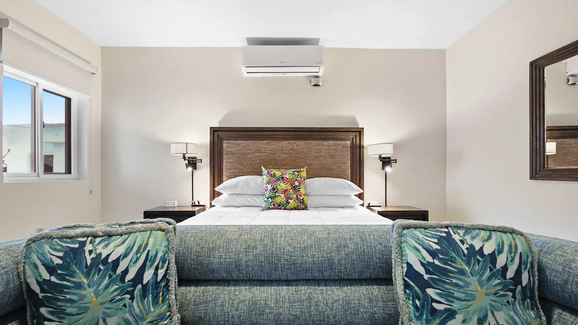 Villa Hospitality Expert Bts 10Br Pool Beach Montego Bay